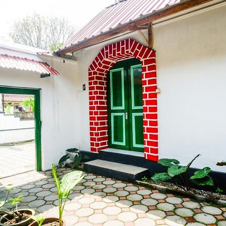 Reddoorz Syariah @ Ndalem Kembang Sore Джокьякарта Экстерьер фото