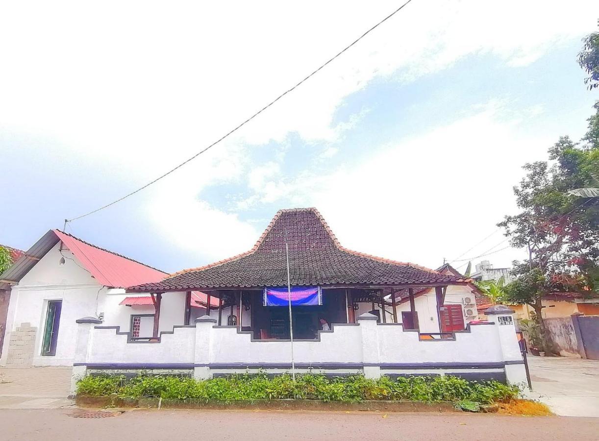 Reddoorz Syariah @ Ndalem Kembang Sore Джокьякарта Экстерьер фото