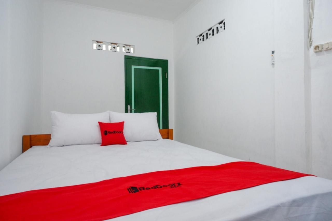 Reddoorz Syariah @ Ndalem Kembang Sore Джокьякарта Экстерьер фото
