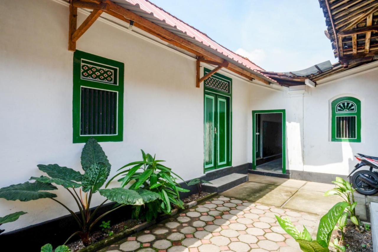 Reddoorz Syariah @ Ndalem Kembang Sore Джокьякарта Экстерьер фото