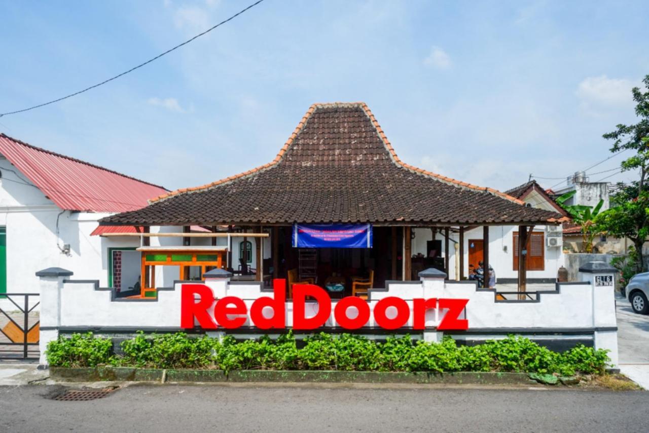 Reddoorz Syariah @ Ndalem Kembang Sore Джокьякарта Экстерьер фото