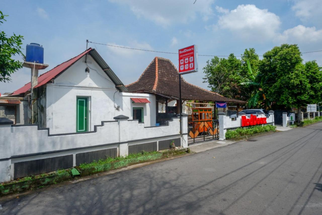 Reddoorz Syariah @ Ndalem Kembang Sore Джокьякарта Экстерьер фото